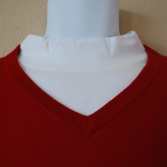 MEN'S RED VEST AND TURTLENECK ** NEW - Picture 3 of 4
